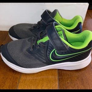 Boys NIKE runners